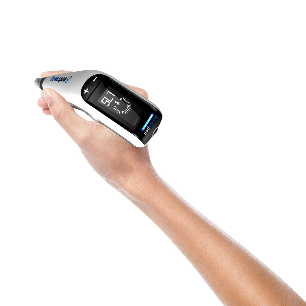 DP Dermapen 4 device in hand
