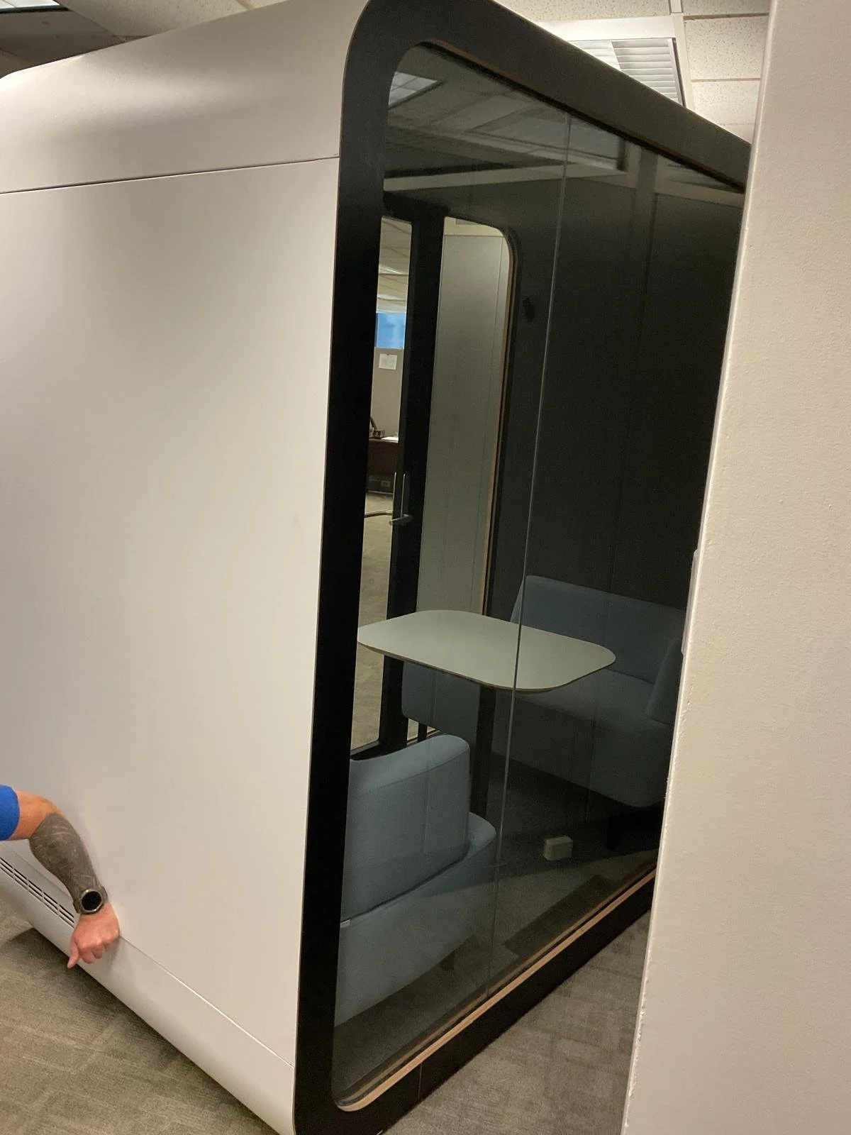 USSI commercial furniture installation and project staging
