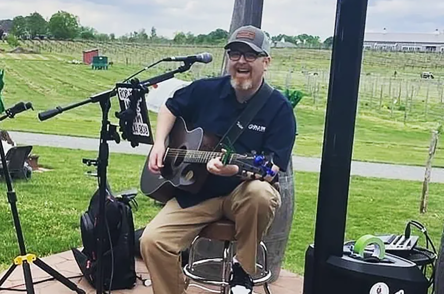 Live Music Rob Hoey