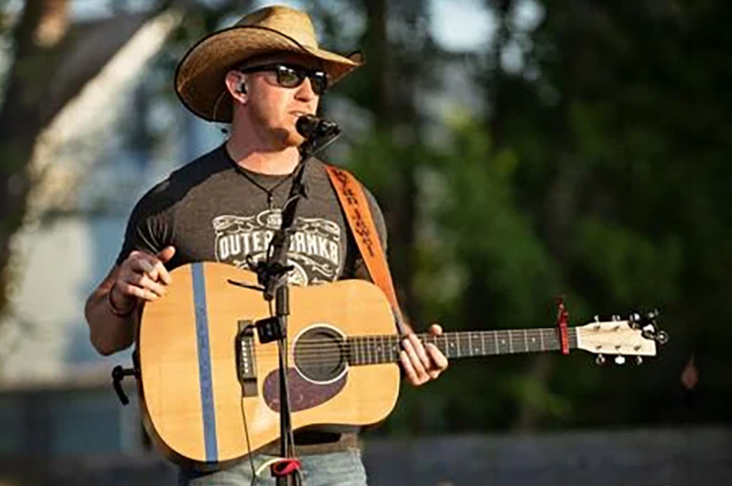 Live Music Ryan Jewel