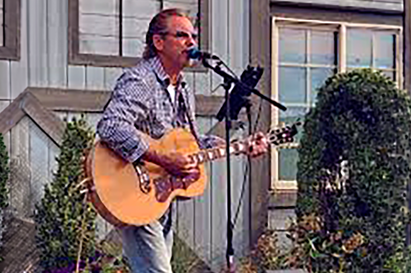 Live Music Eric Campbell