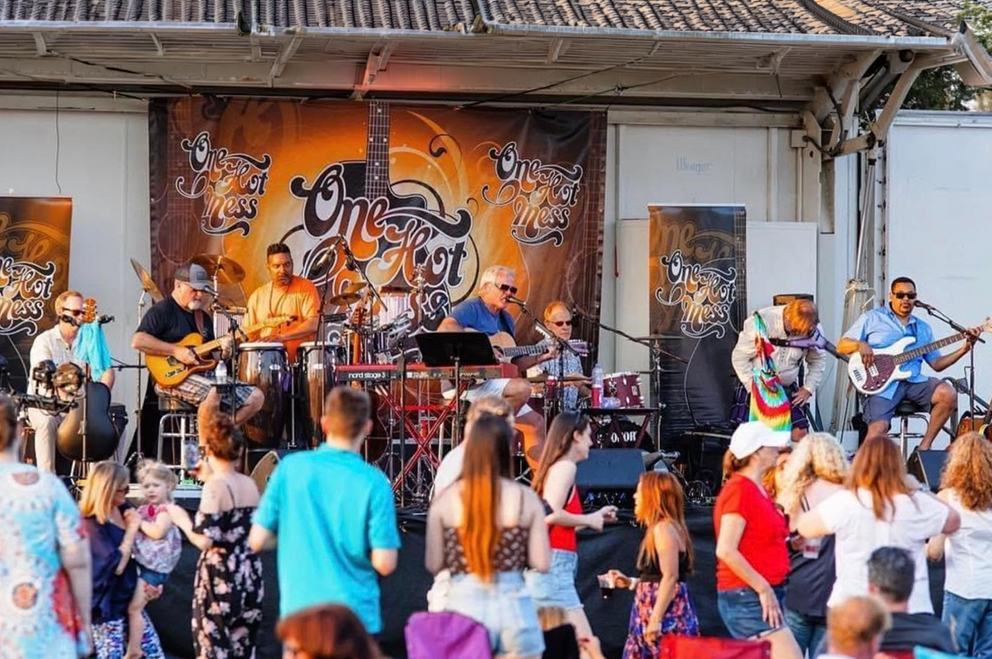Live Music One Hot Mess Acoustic Band
