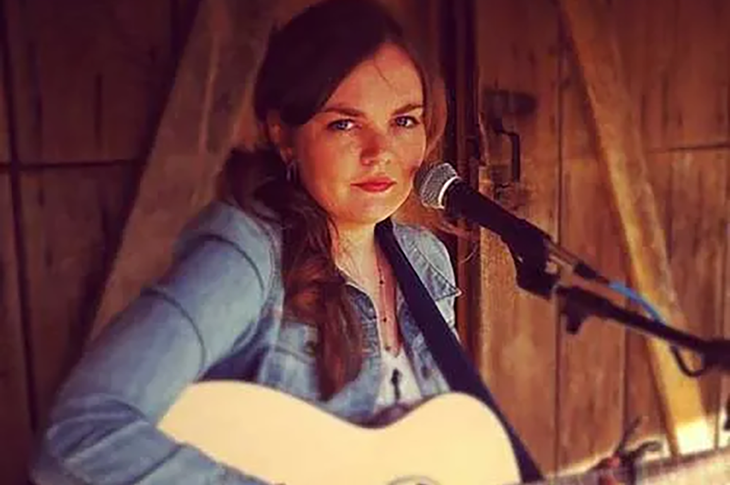 Live Music Annie Stokes