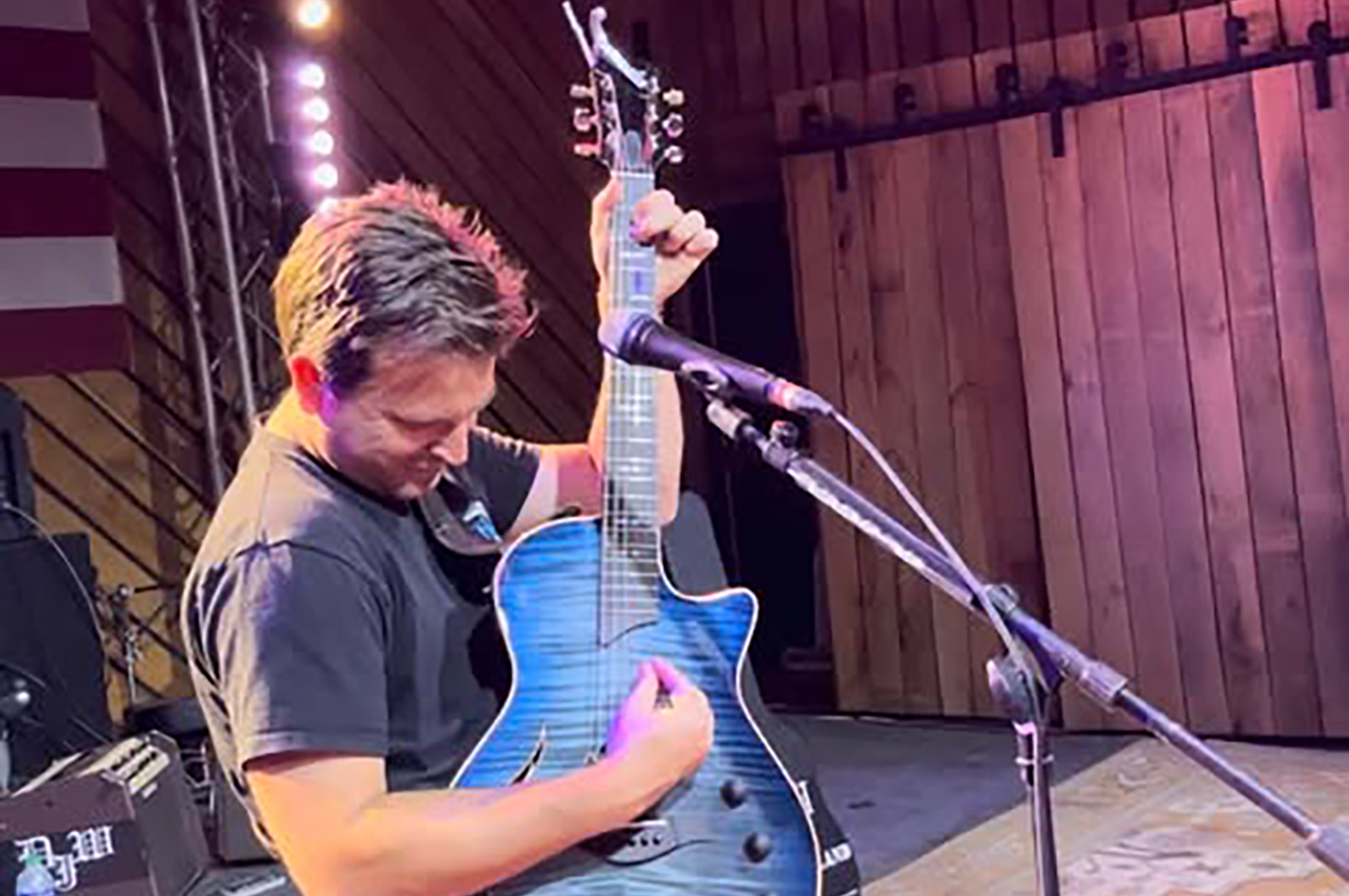 Live Music Dennis Wayland