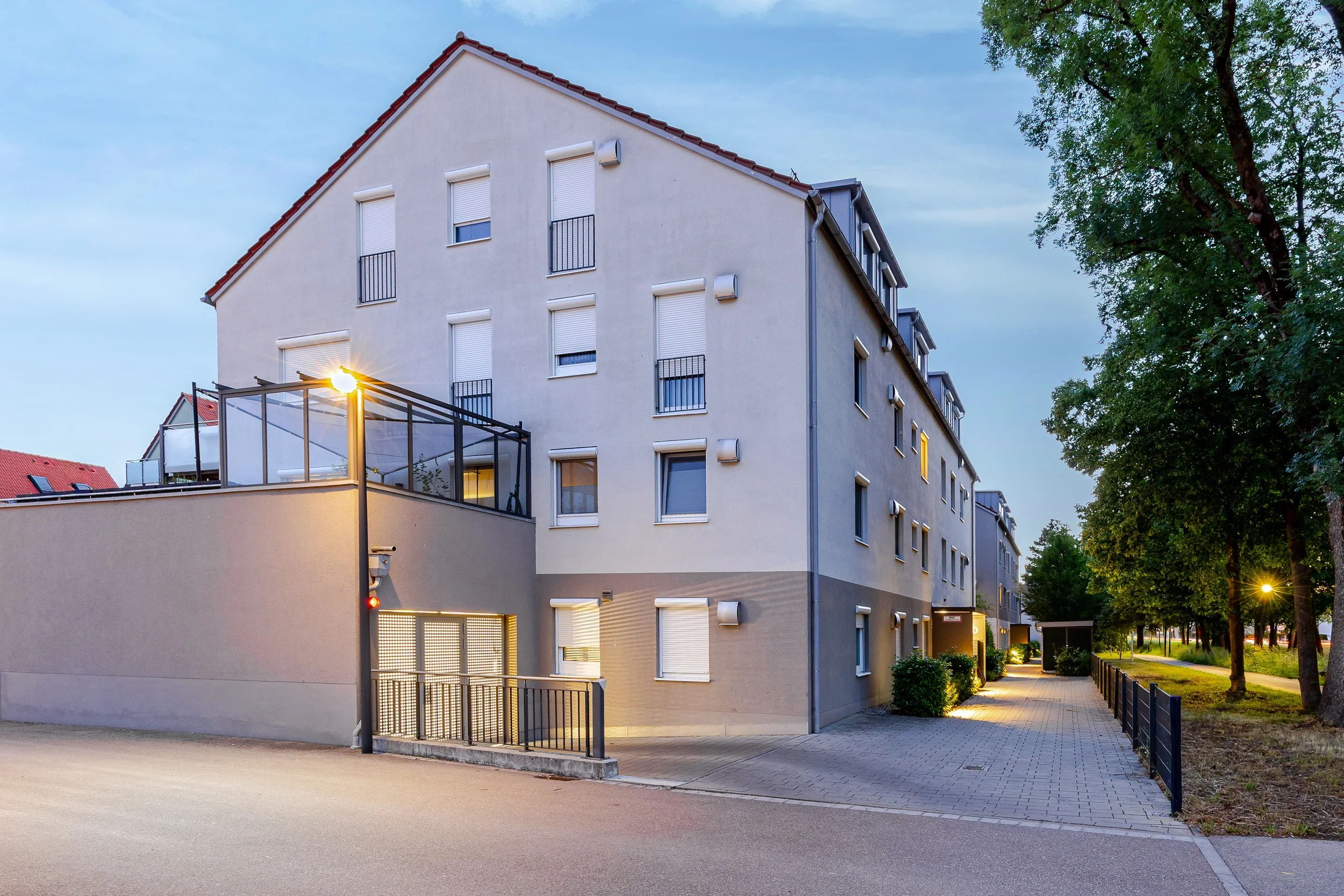 Gestochen scharfe Dämmerungsfotografie Dachau München