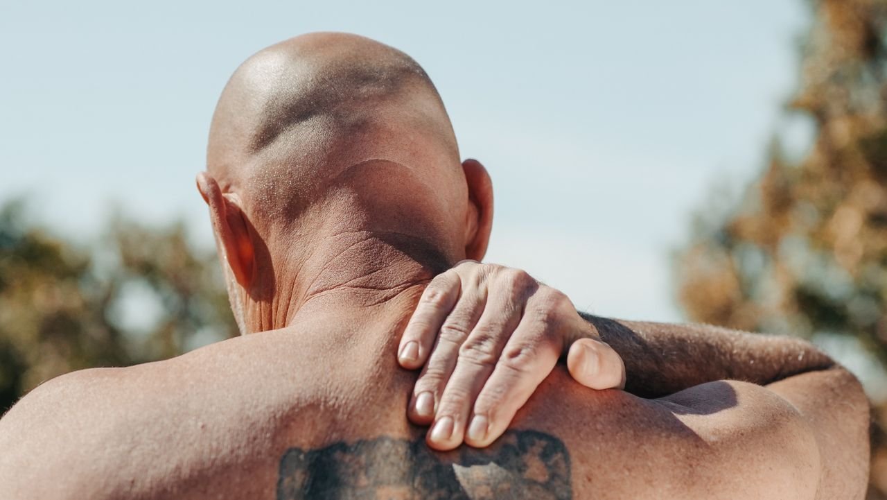Acupuncture treatment for shoulder pain at Los Angeles Clinic for Pain and Anxiety