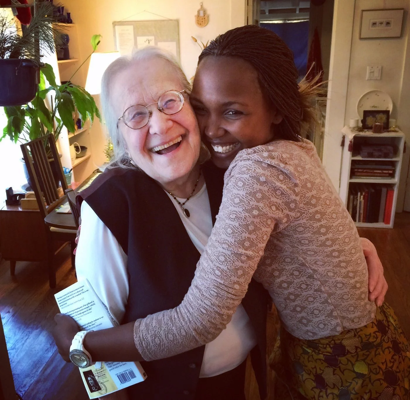 Dydine embracing a Holocaust survivor and early mentor