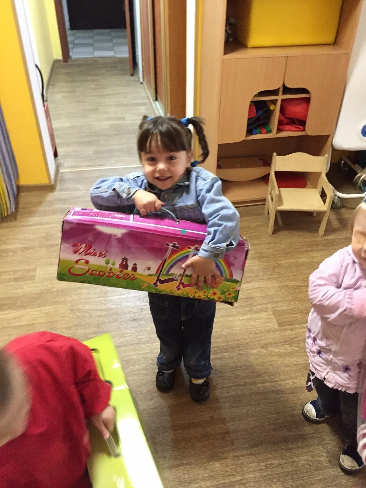 Ukraine — children receiving aid