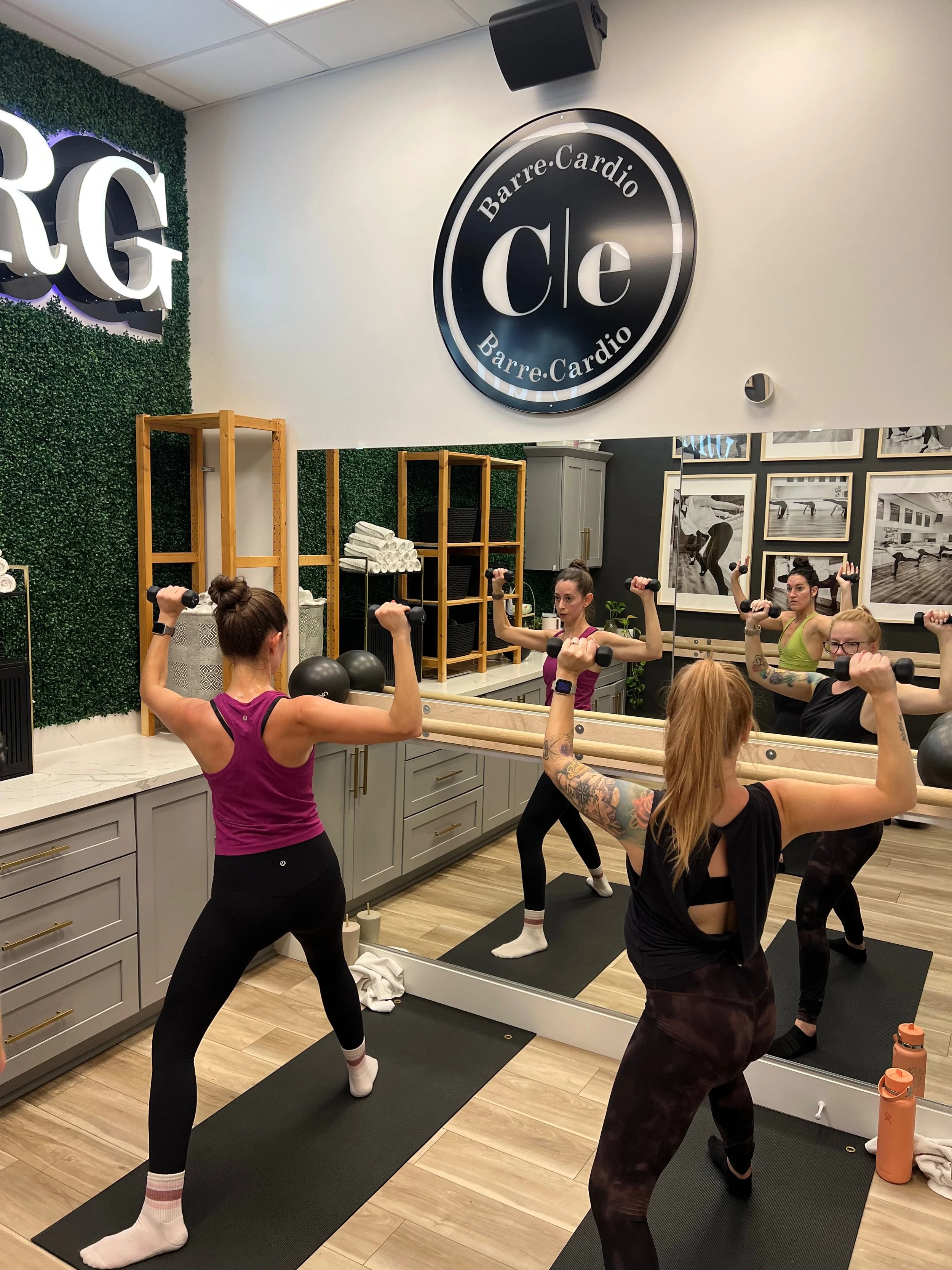 Club eNRG semi-private barre cardio session