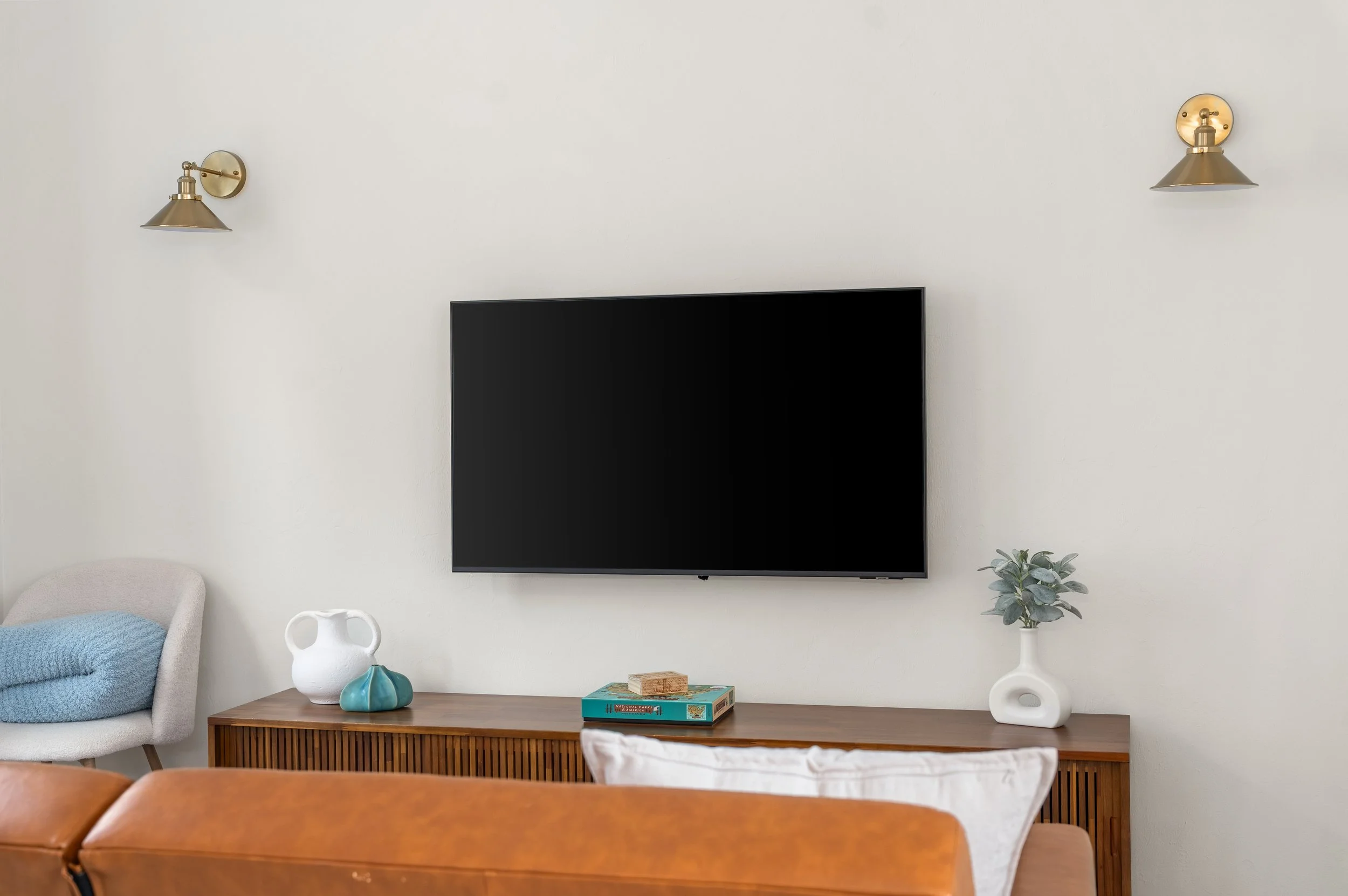 Guesthouse living room and television