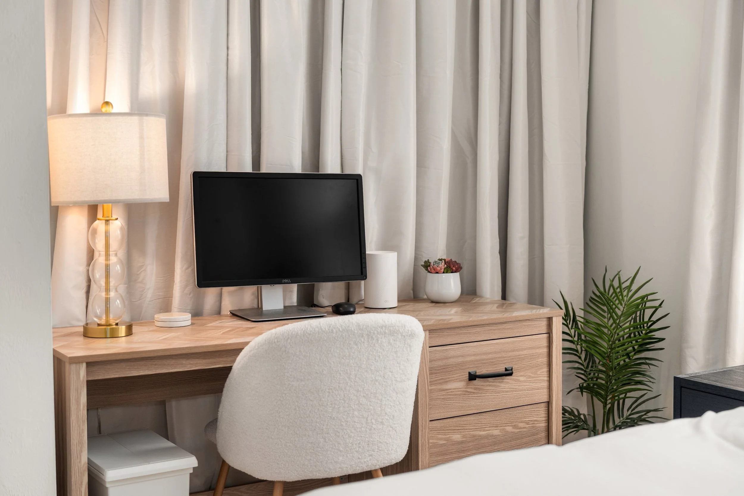 Close view of the dedicated guesthouse workspace