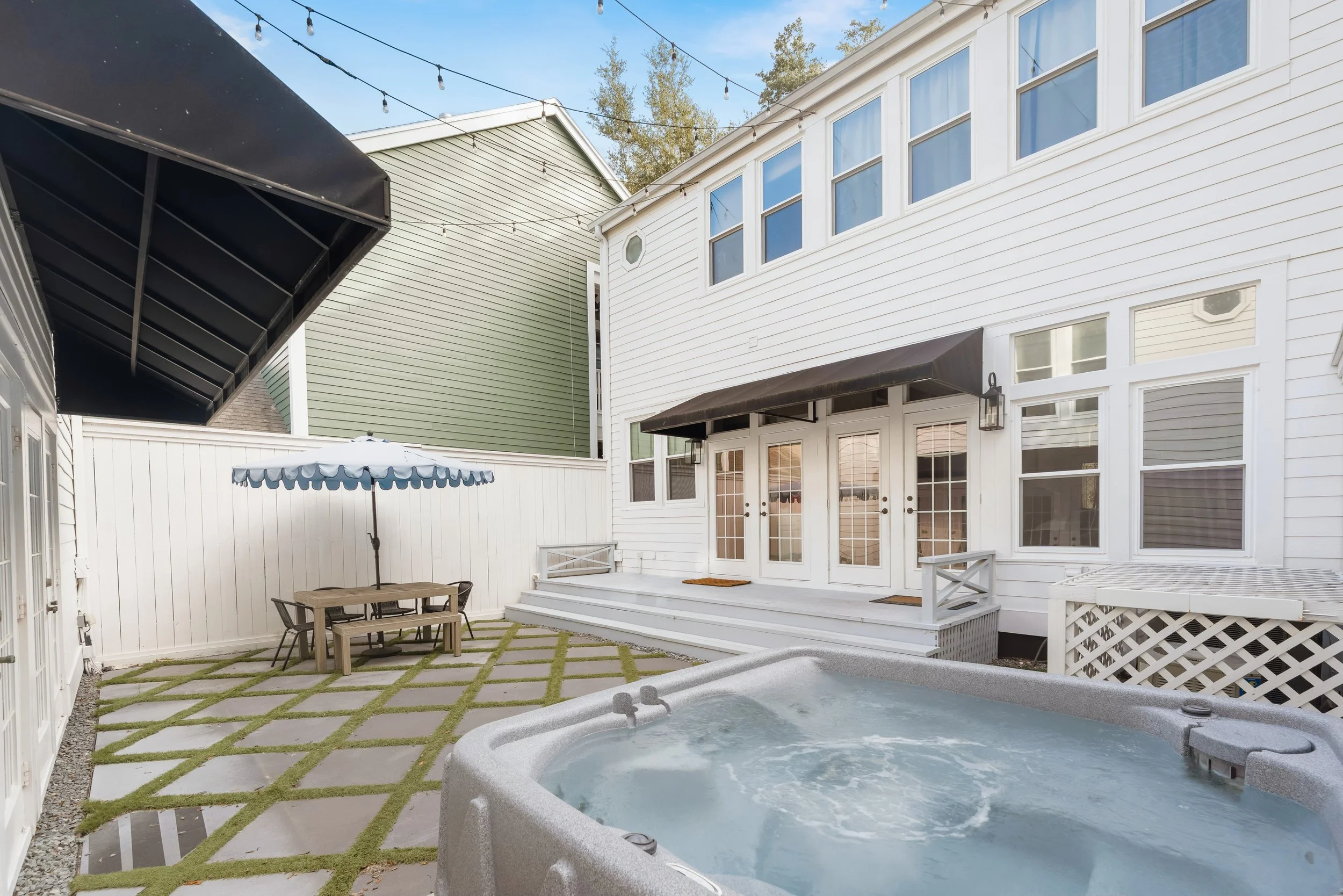 Guesthouse courtyard with hot tub