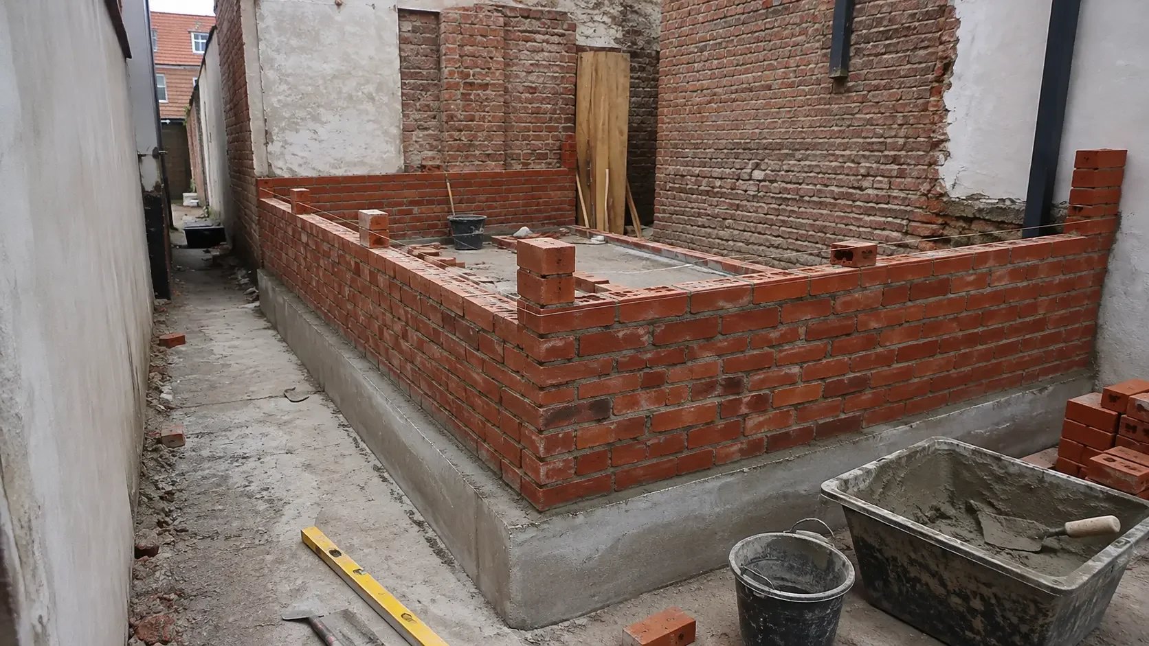 situatie voor aanbouw Antwerpen rijwoning ruwbouw Polyplast