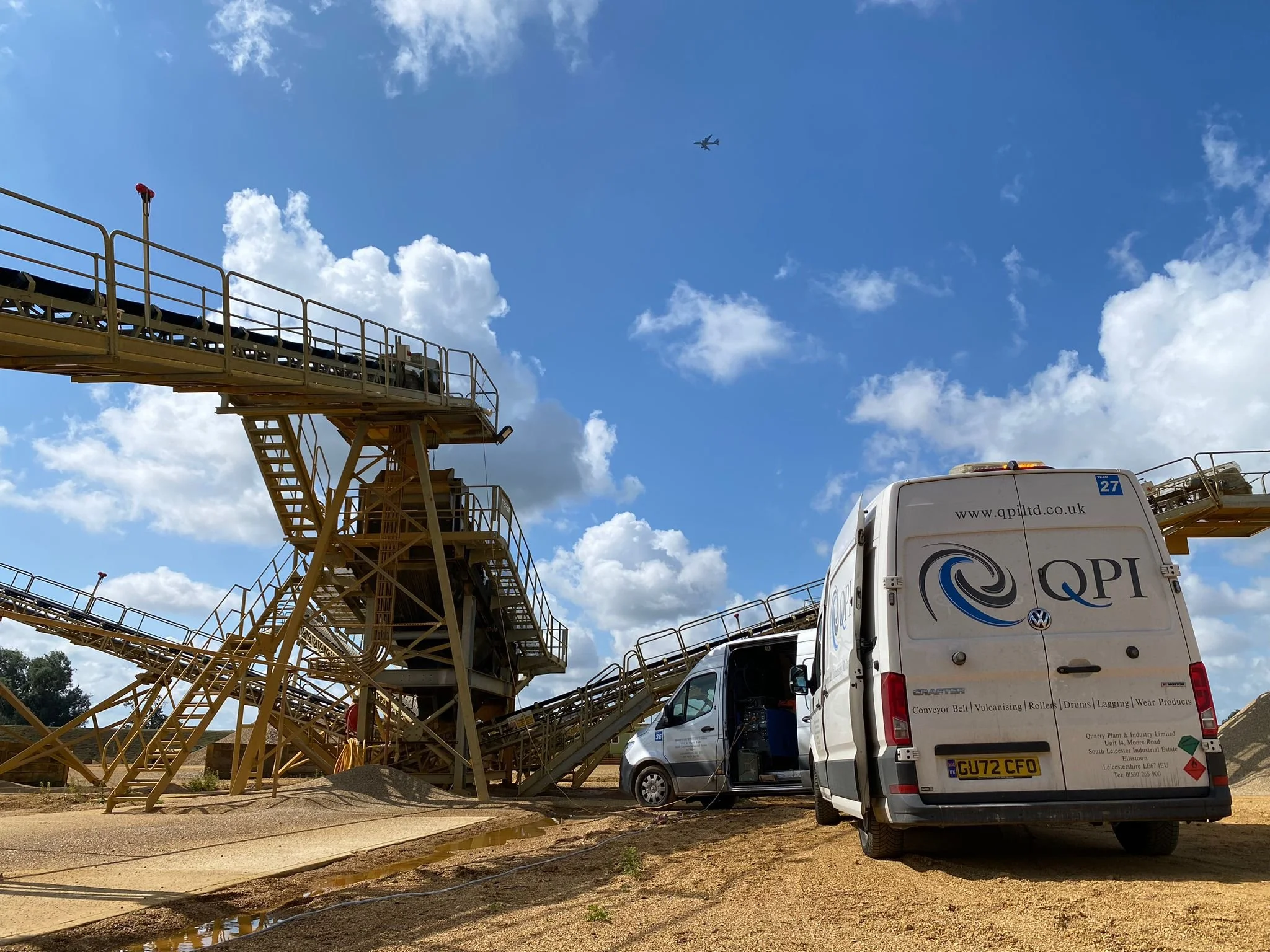 Industrial conveyor installation