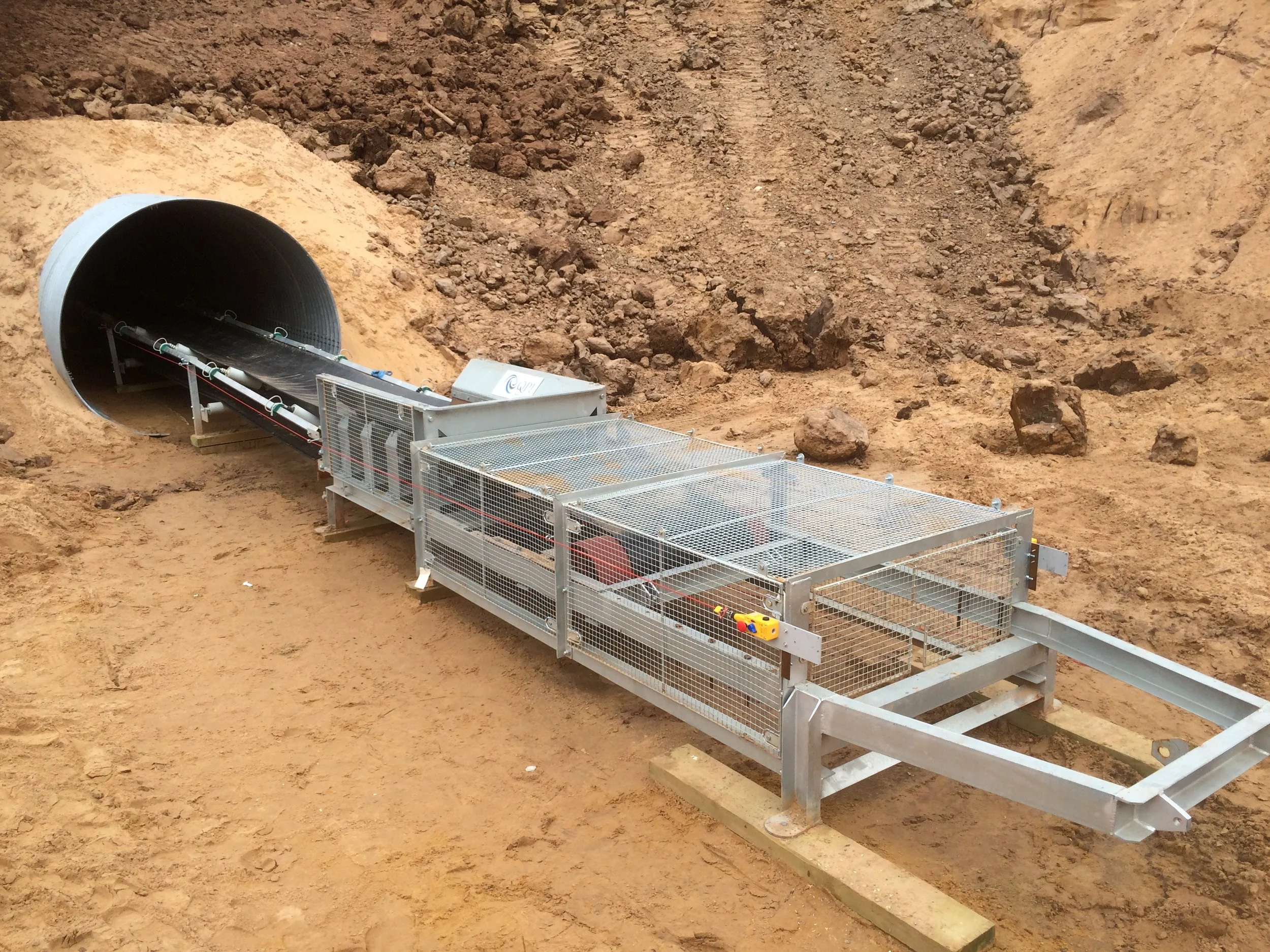 Industrial conveyor installation