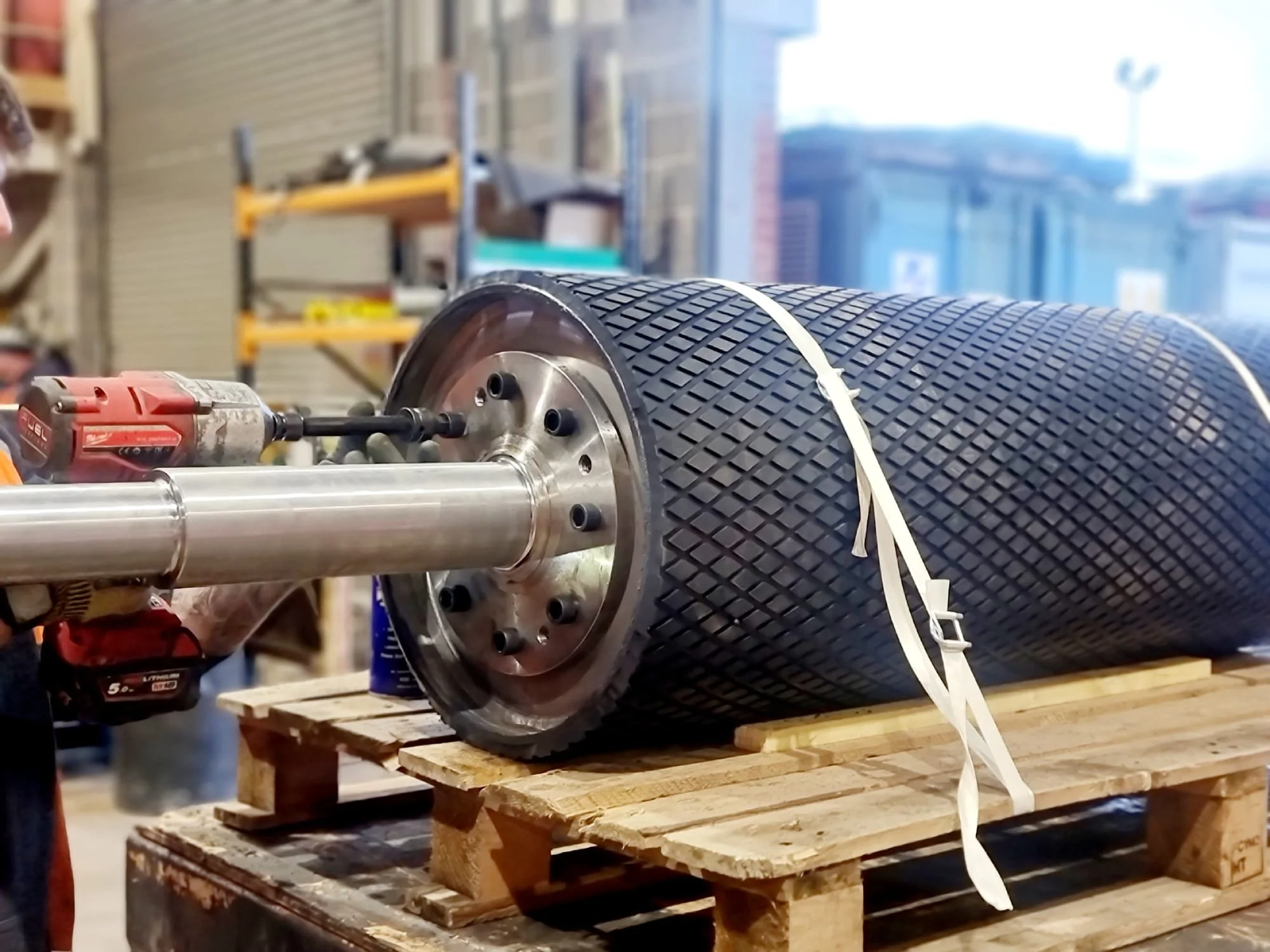 Lagged conveyor drum