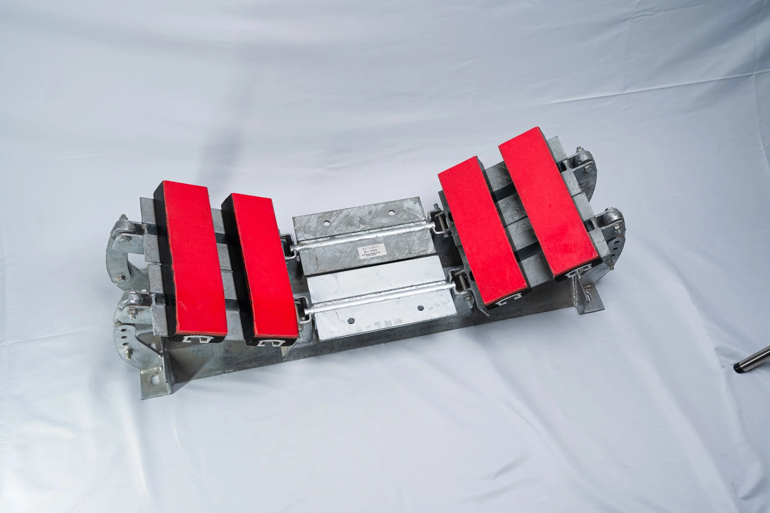 Heavy-duty conveyor impact support