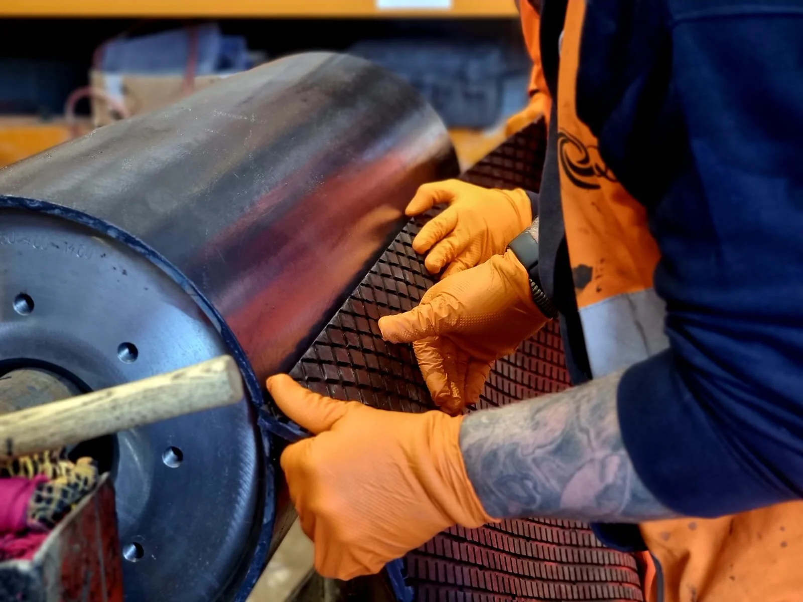 Lagged conveyor drum
