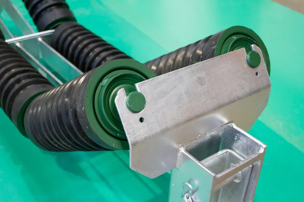 Heavy-duty conveyor frame support