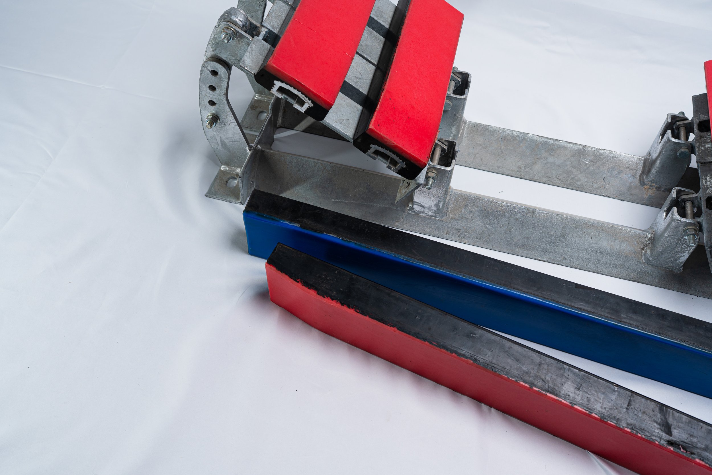 Impact bed loading zone support