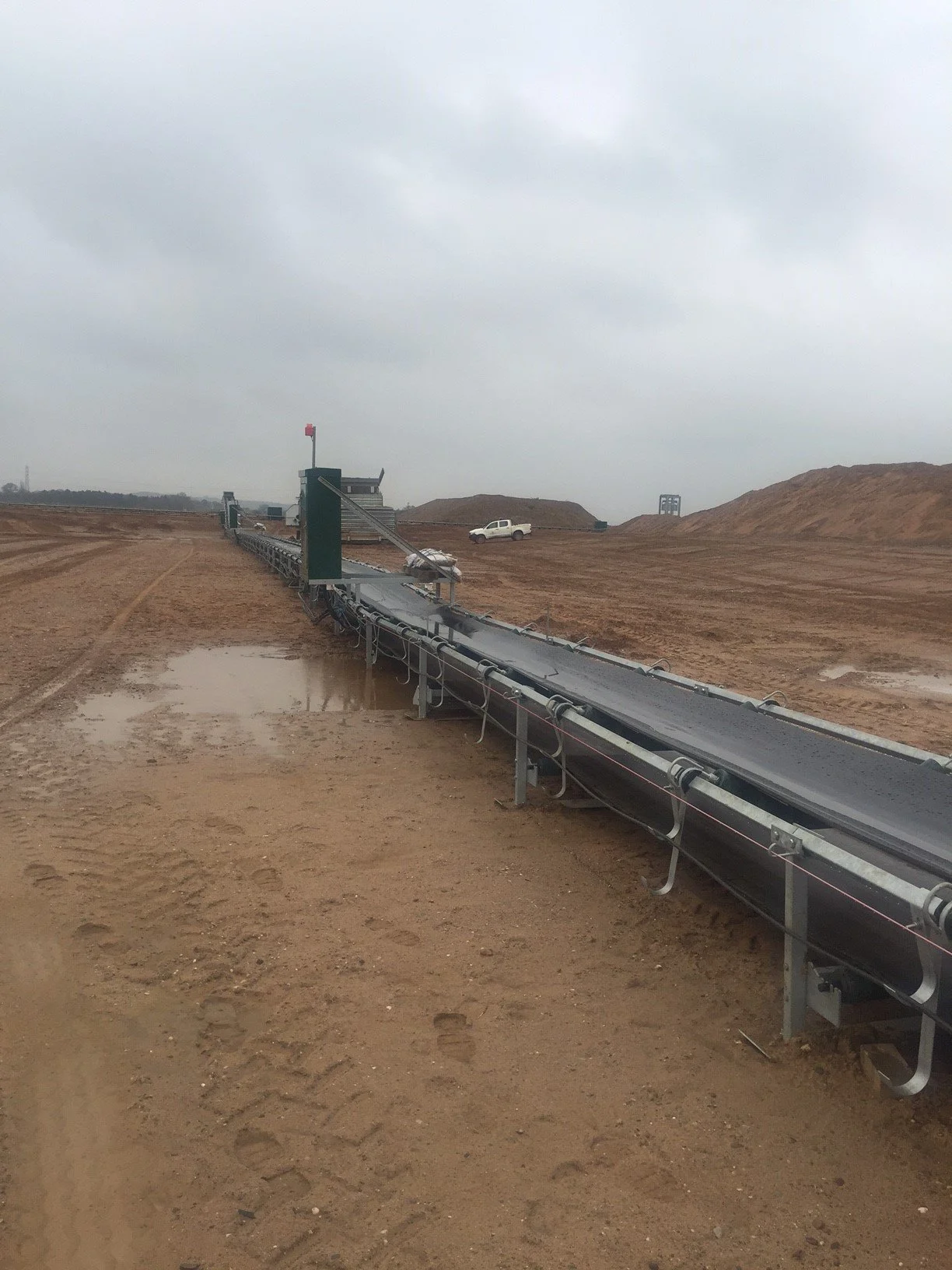 Industrial conveyor installation