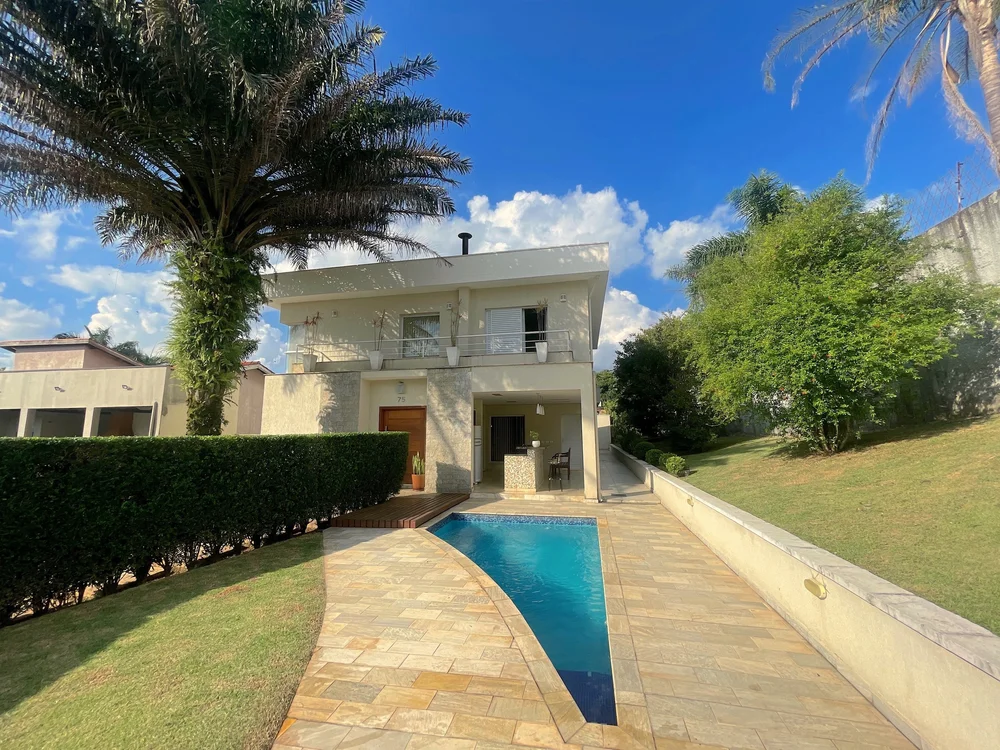 Fachada · Jardim · Piscina
