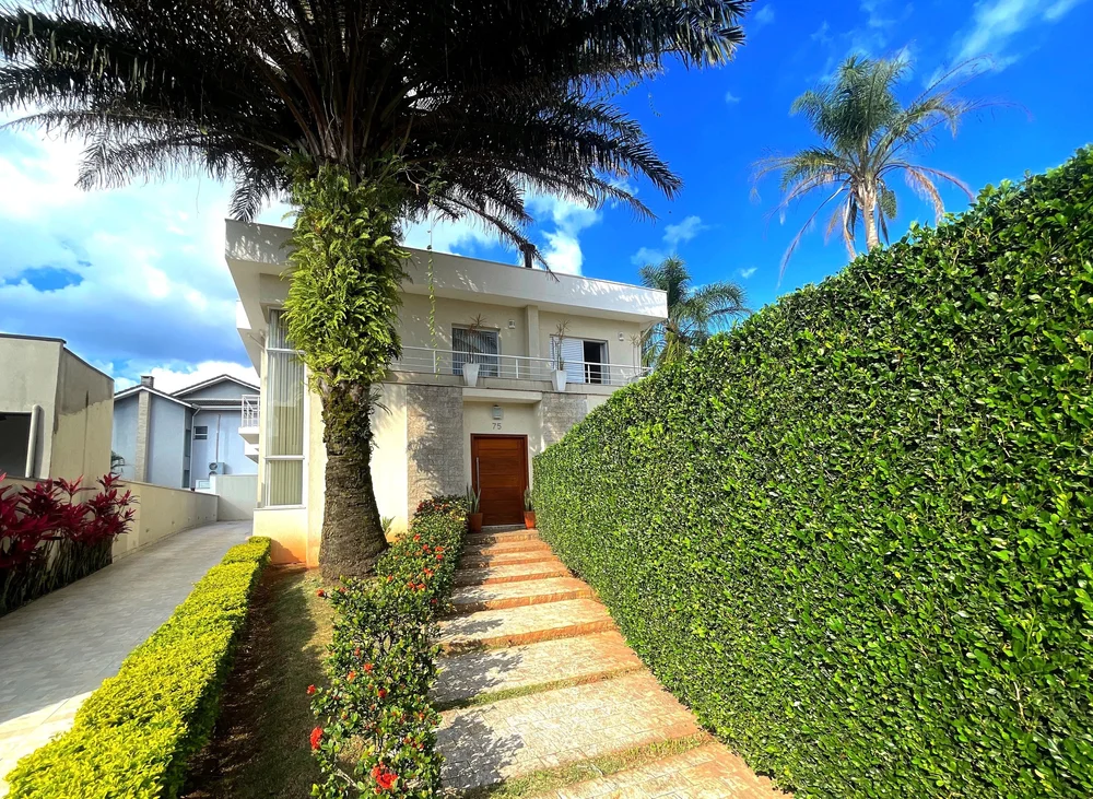 Fachada · Jardim