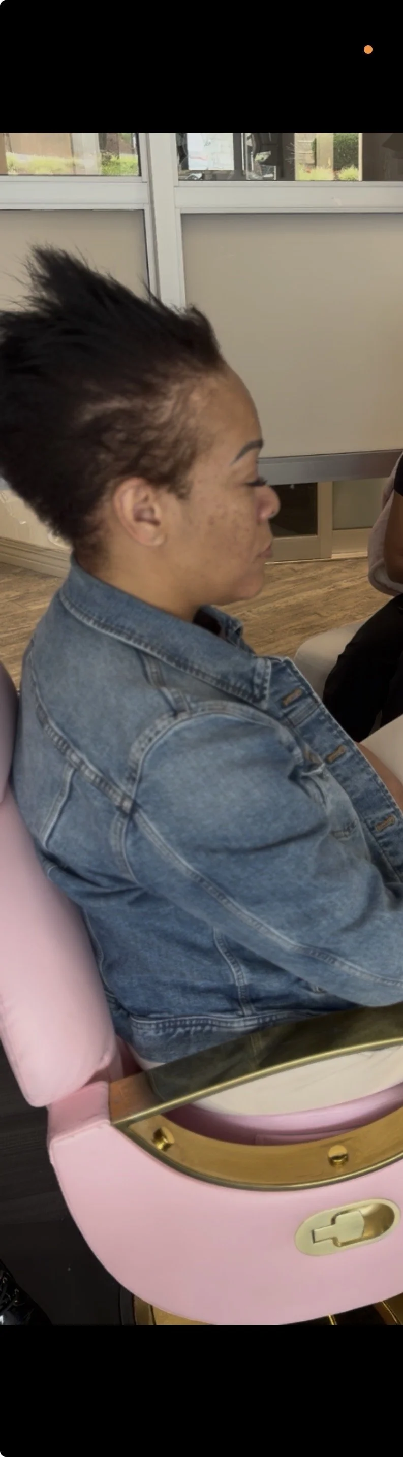 Before: client with short hair seated in the Hairapy Studio chair