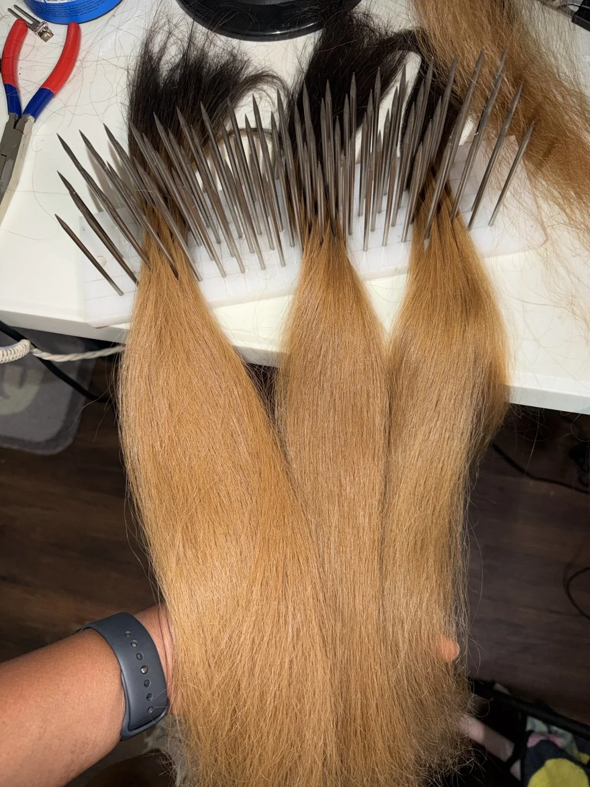 Extension hair separated on a drawing card during custom blending