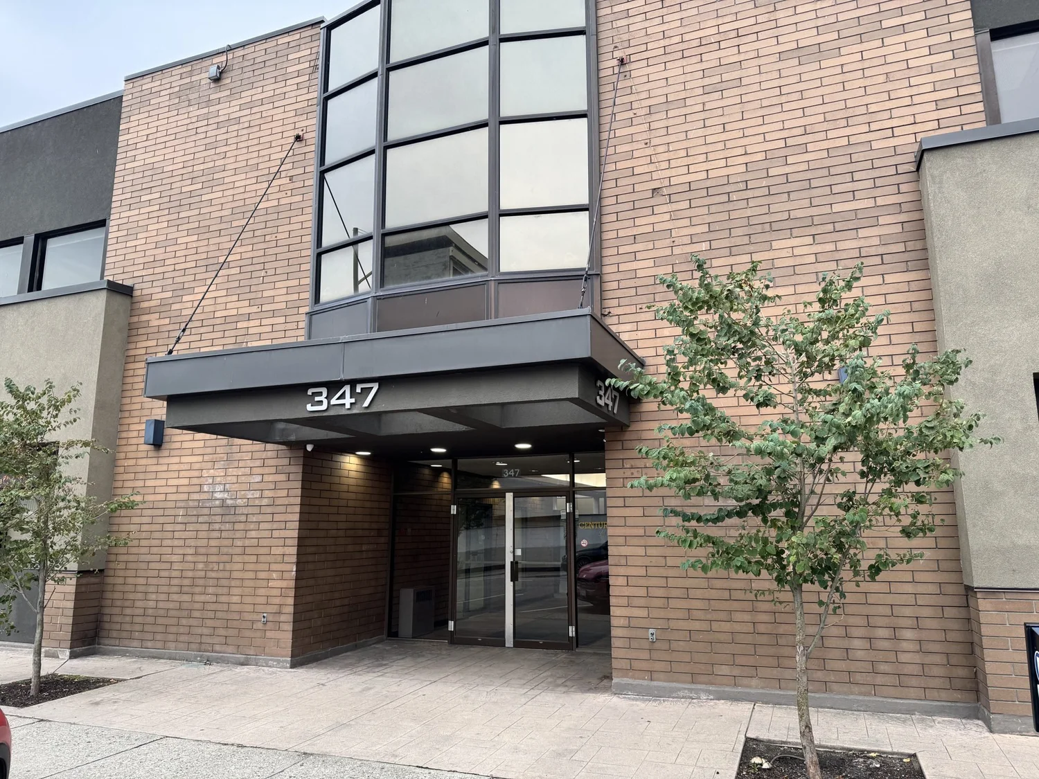 Entrance of 347 Leon Ave, Kelowna - home of Sabrina's Counselling & Wellness