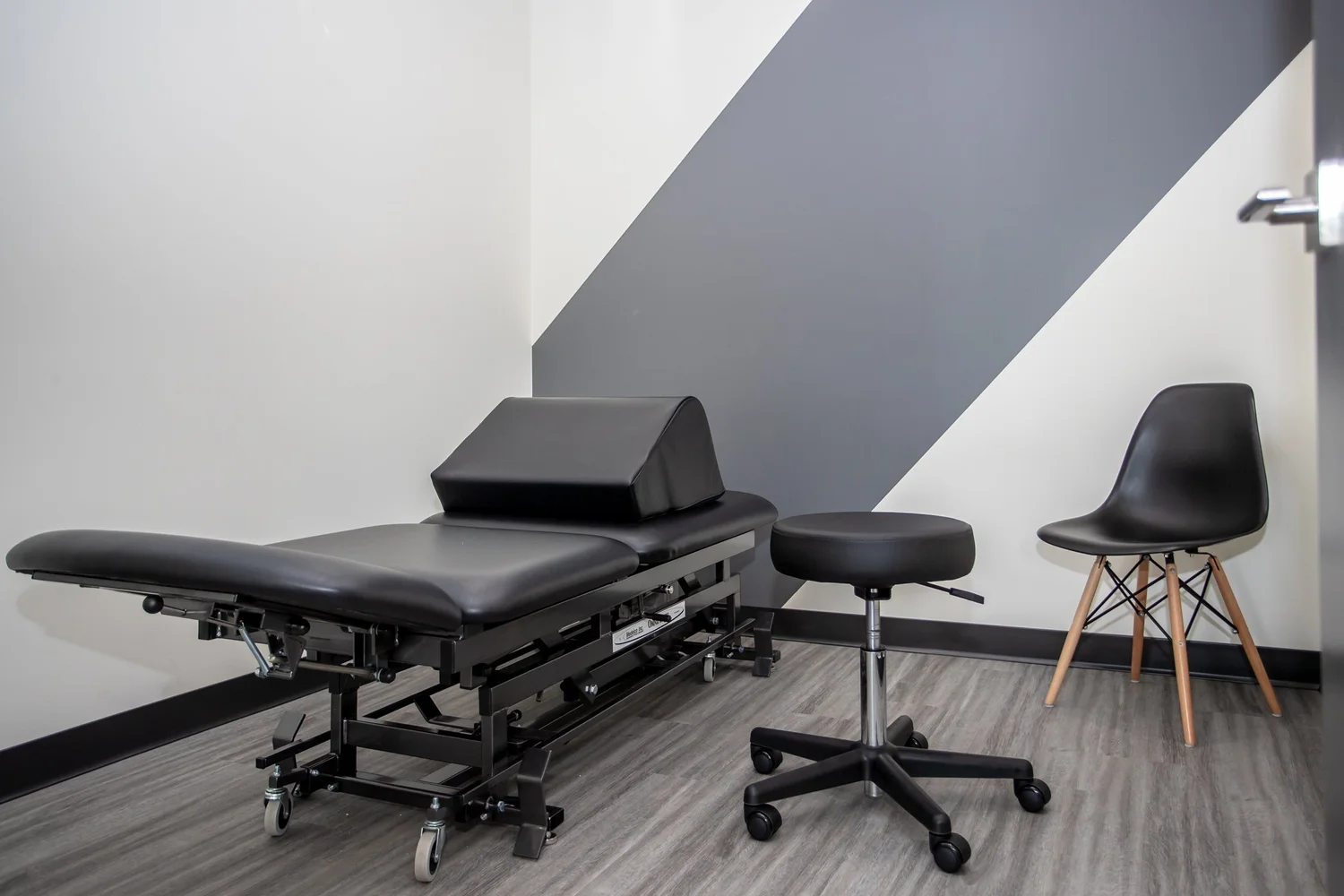 A private one-on-one treatment room at Station Physiotherapy
