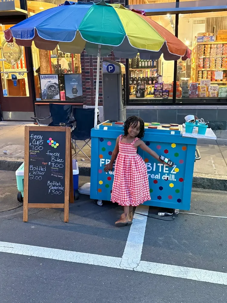 A family moment beside the colorful Freezy Bitez cart