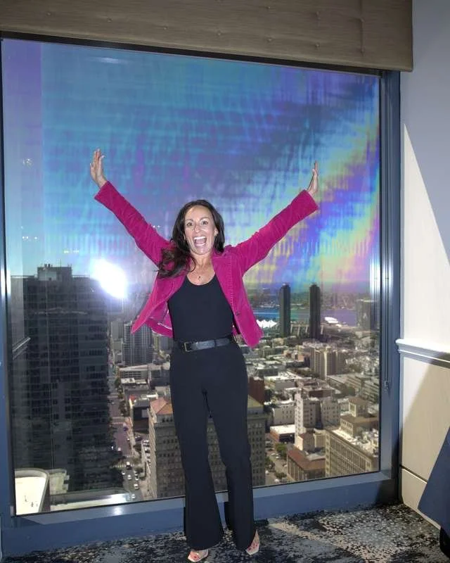 Anette Michelle, arms wide