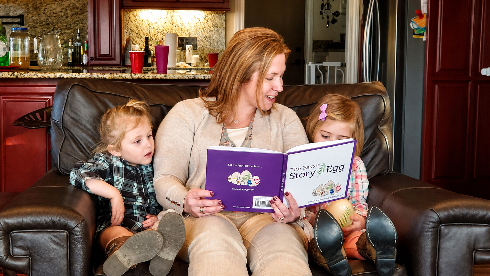Elaine Pendergrass reading with children