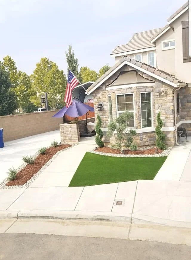 Fresh mulch in beds beside a turf strip by Specialty Landscape