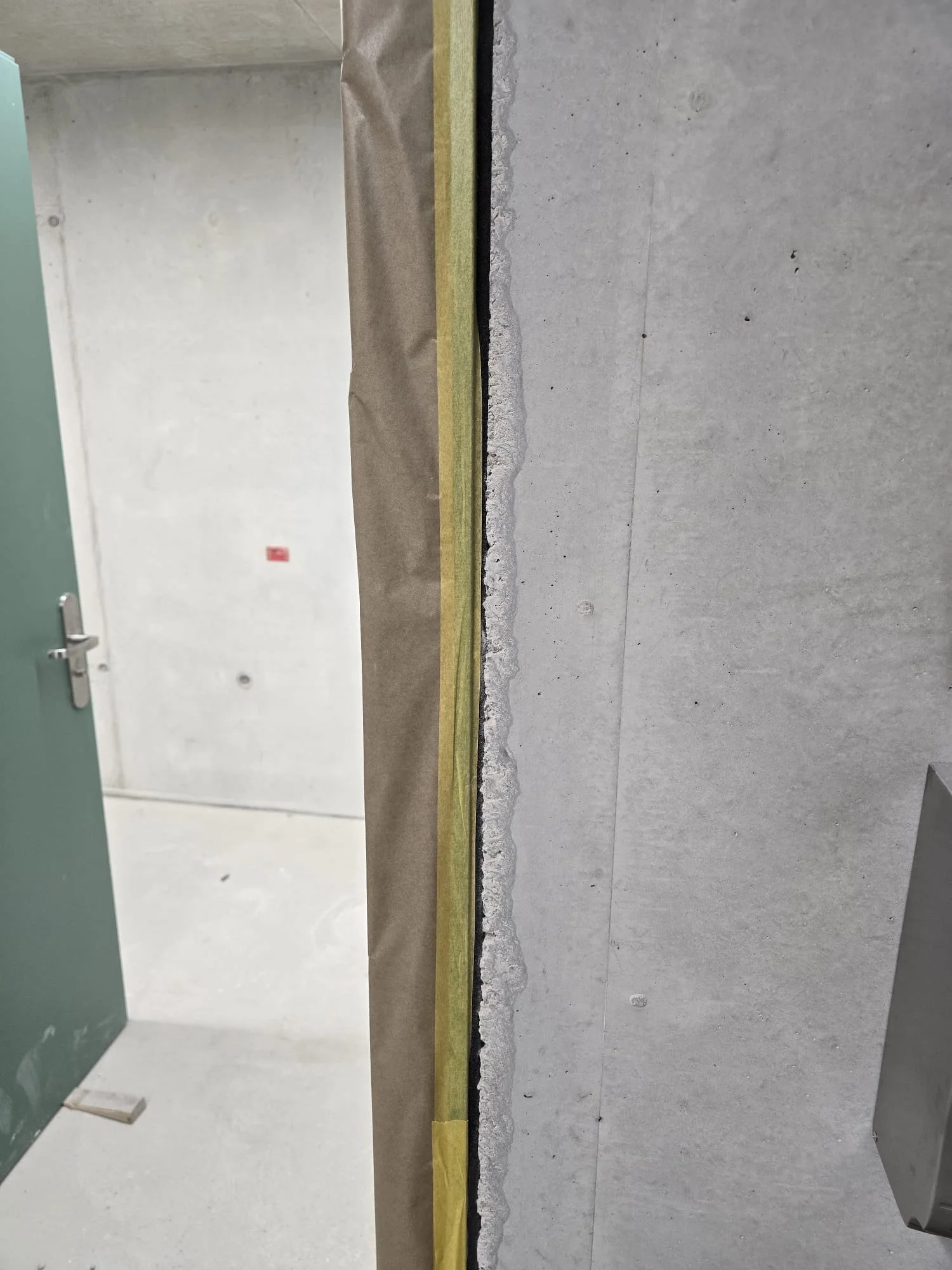 BFS Winterthur – Garderobe · Betonkosmetik vorher