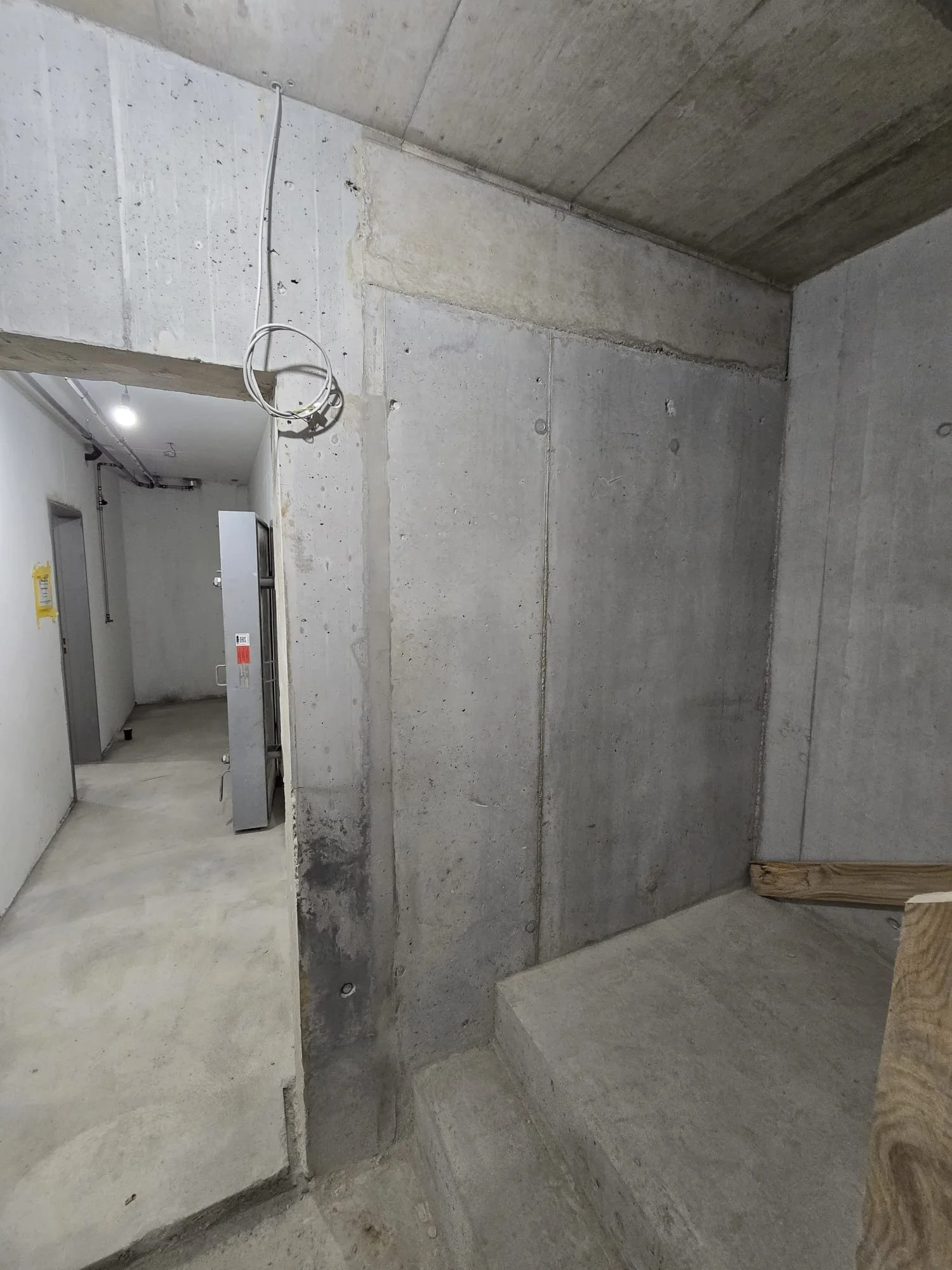 MFH Uster – Keller · Betonkosmetik vorher