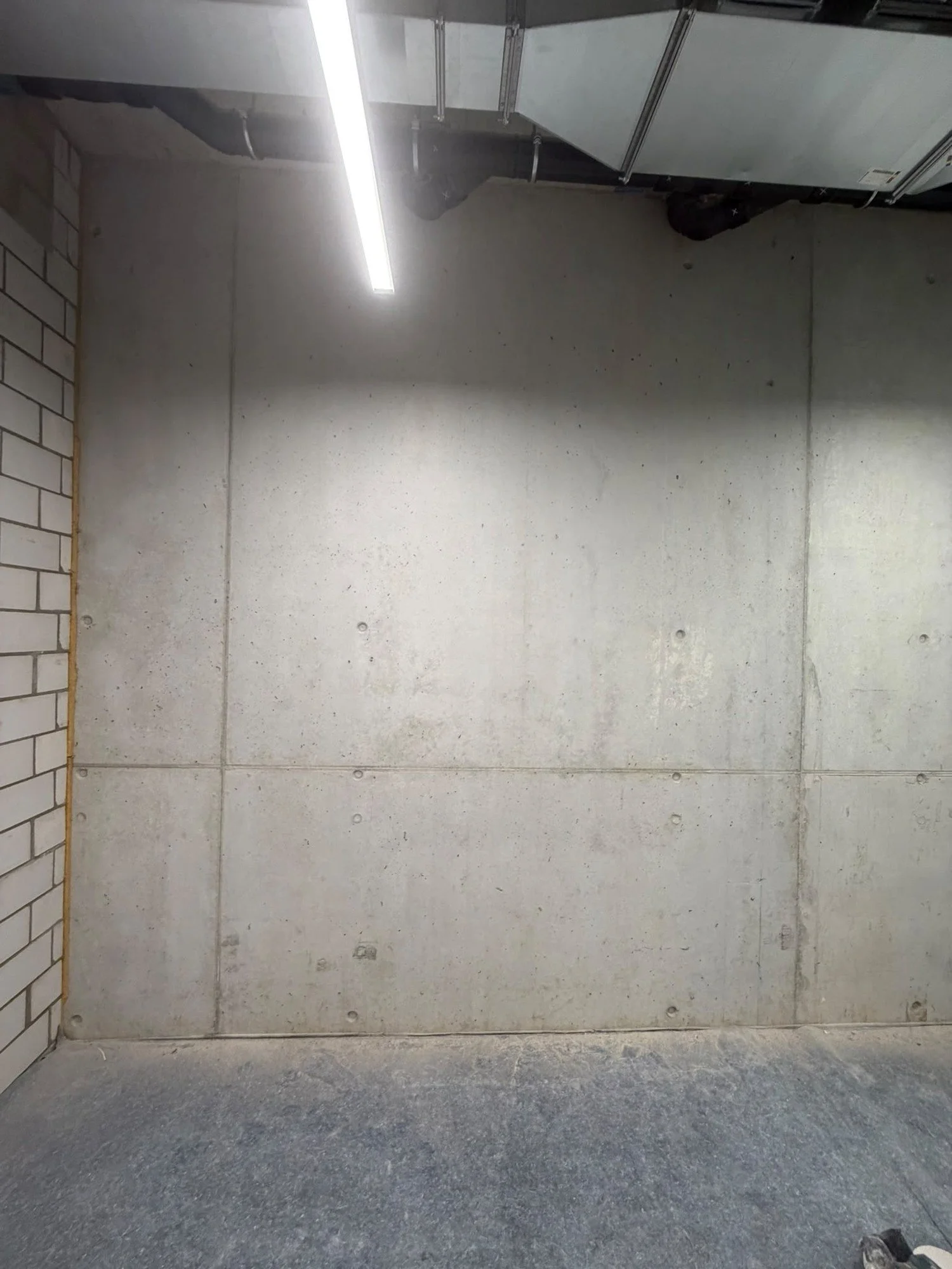 BFS Winterthur – Wand · Oberflächenbearbeitung nachher