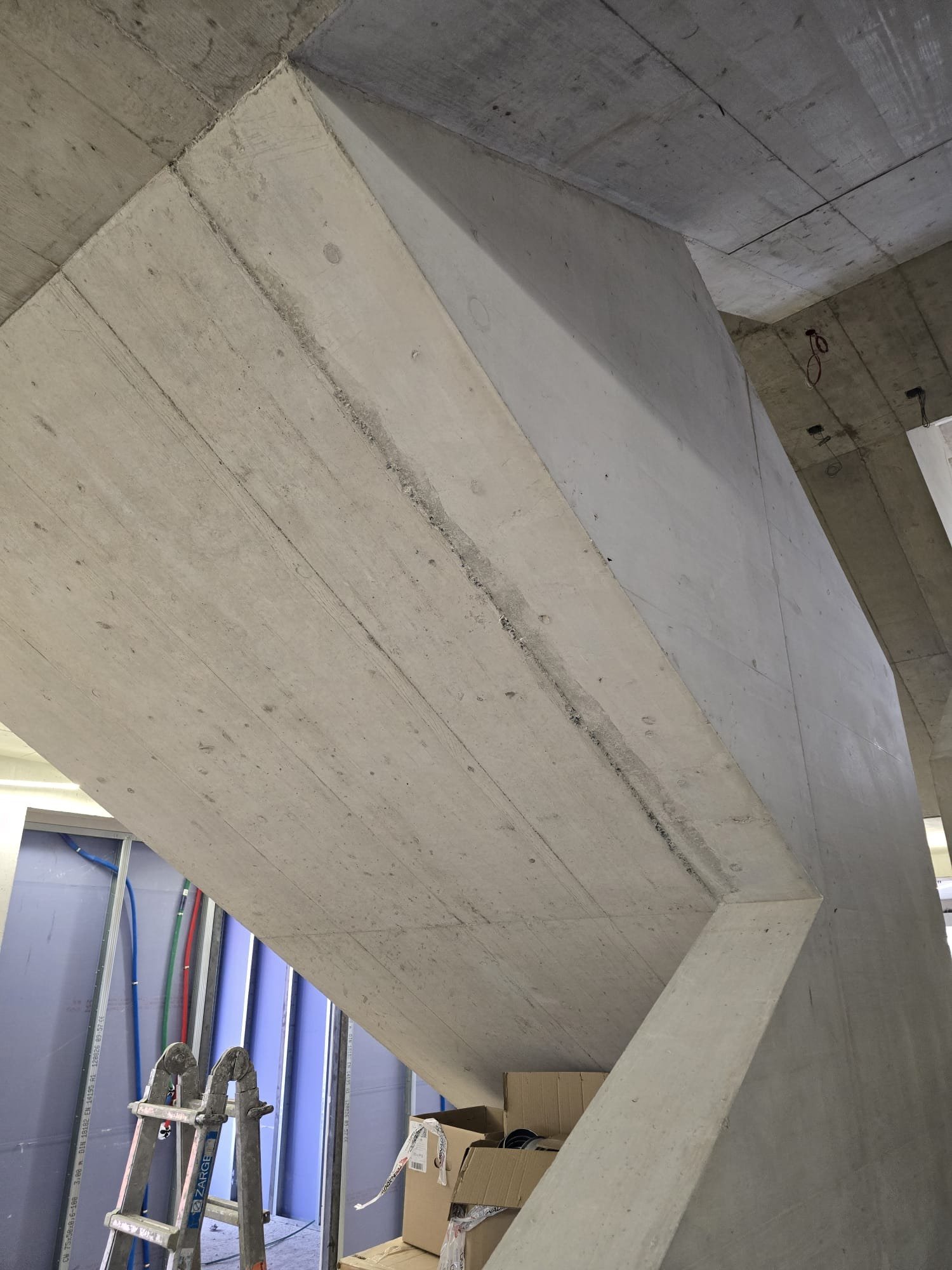 OSH Horgen – Treppe · Sichtbetonbearbeitung vorher
