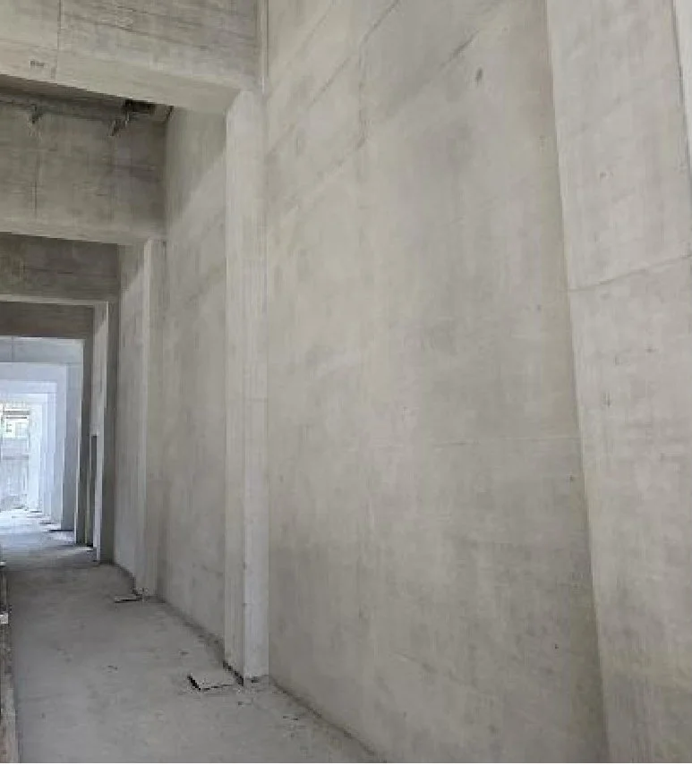 OSH Horgen – Turnhallenwand · Sichtbeton nachher