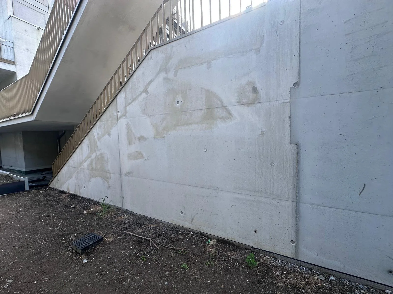 Übergärten – Aussenwand · Lasur vorher