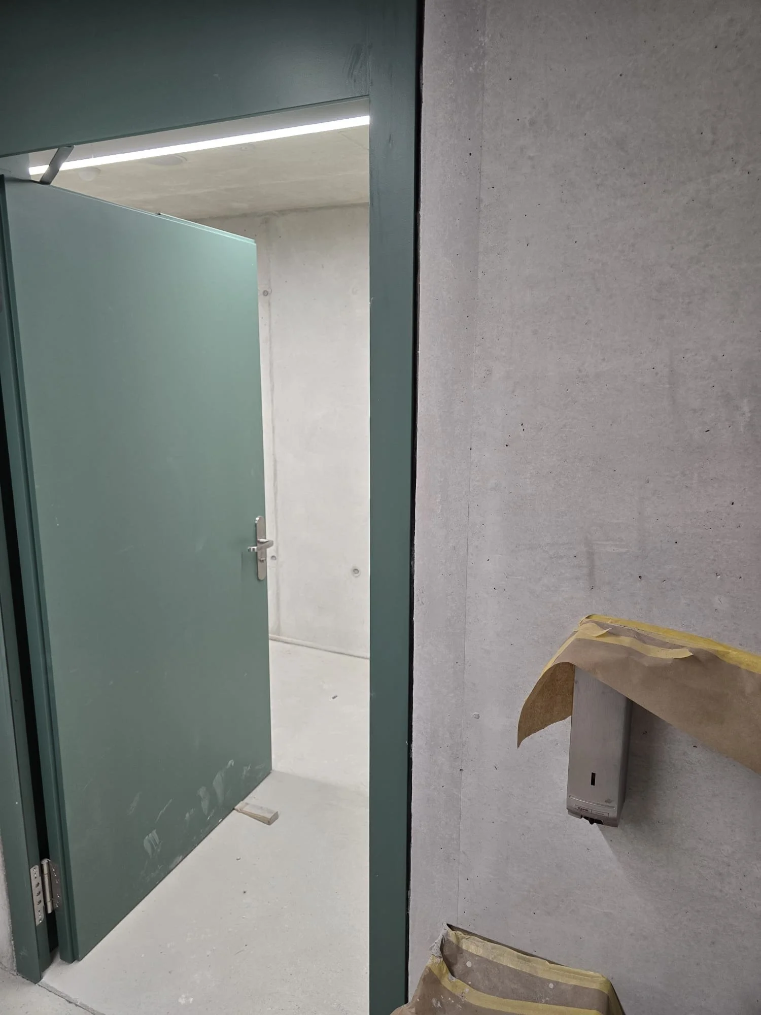 BFS Winterthur – Garderobe · Betonkosmetik nachher