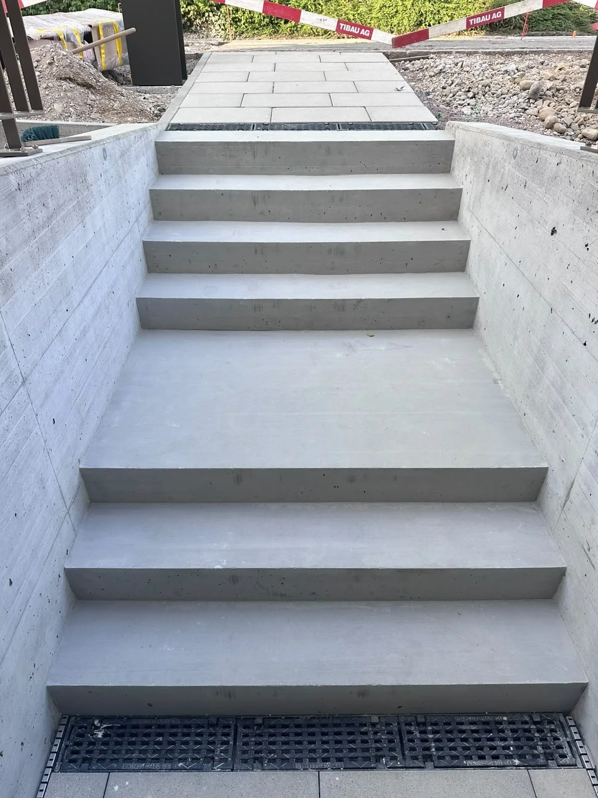 EFH Brun – Treppe · Reinigung und Lasur nachher