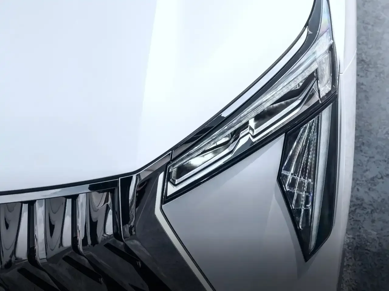 M8 Front Detail