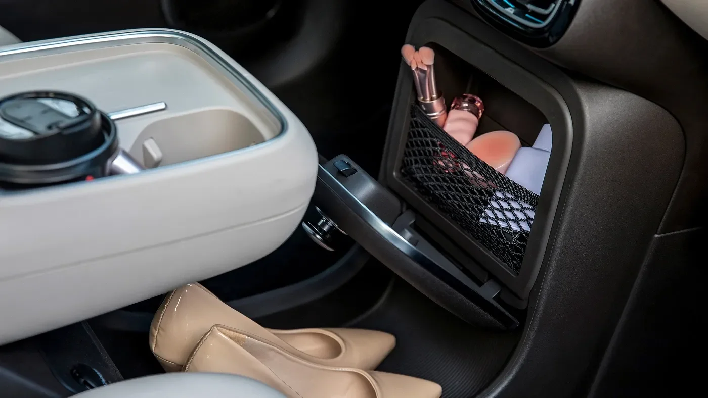 AION UT Panoramic Sunroof