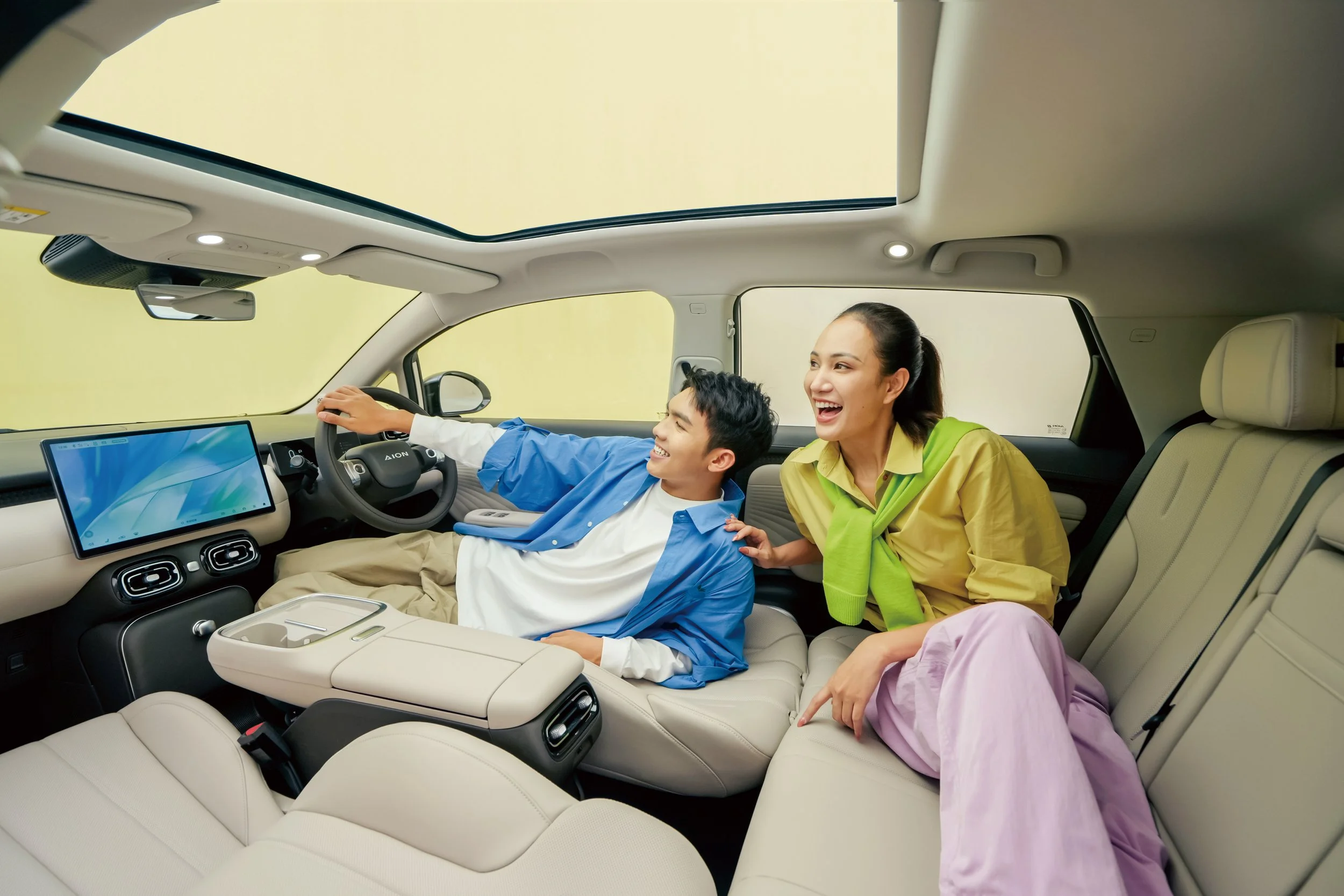 AION UT Panoramic Sunroof