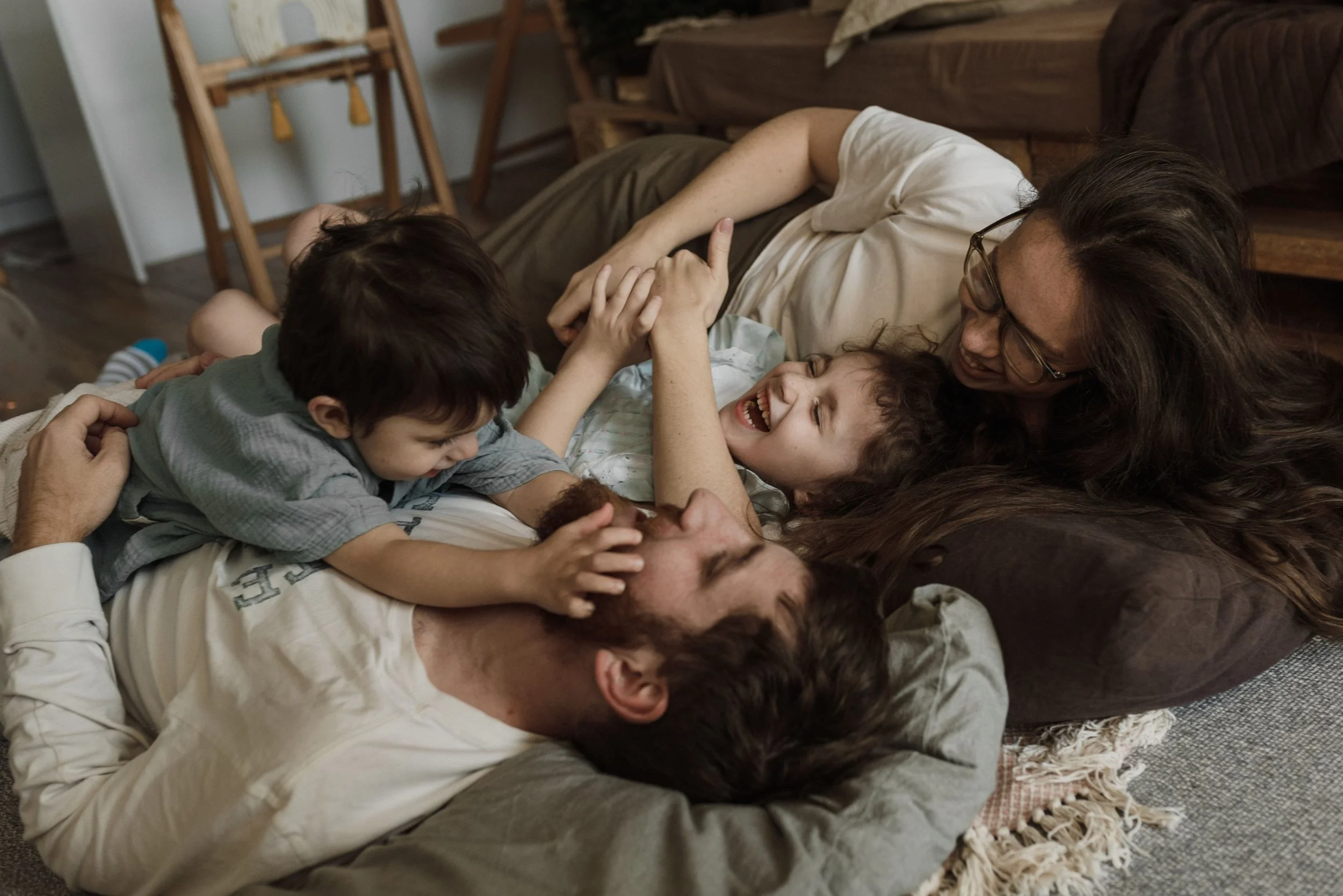 Family therapy and support for healthier family relationships