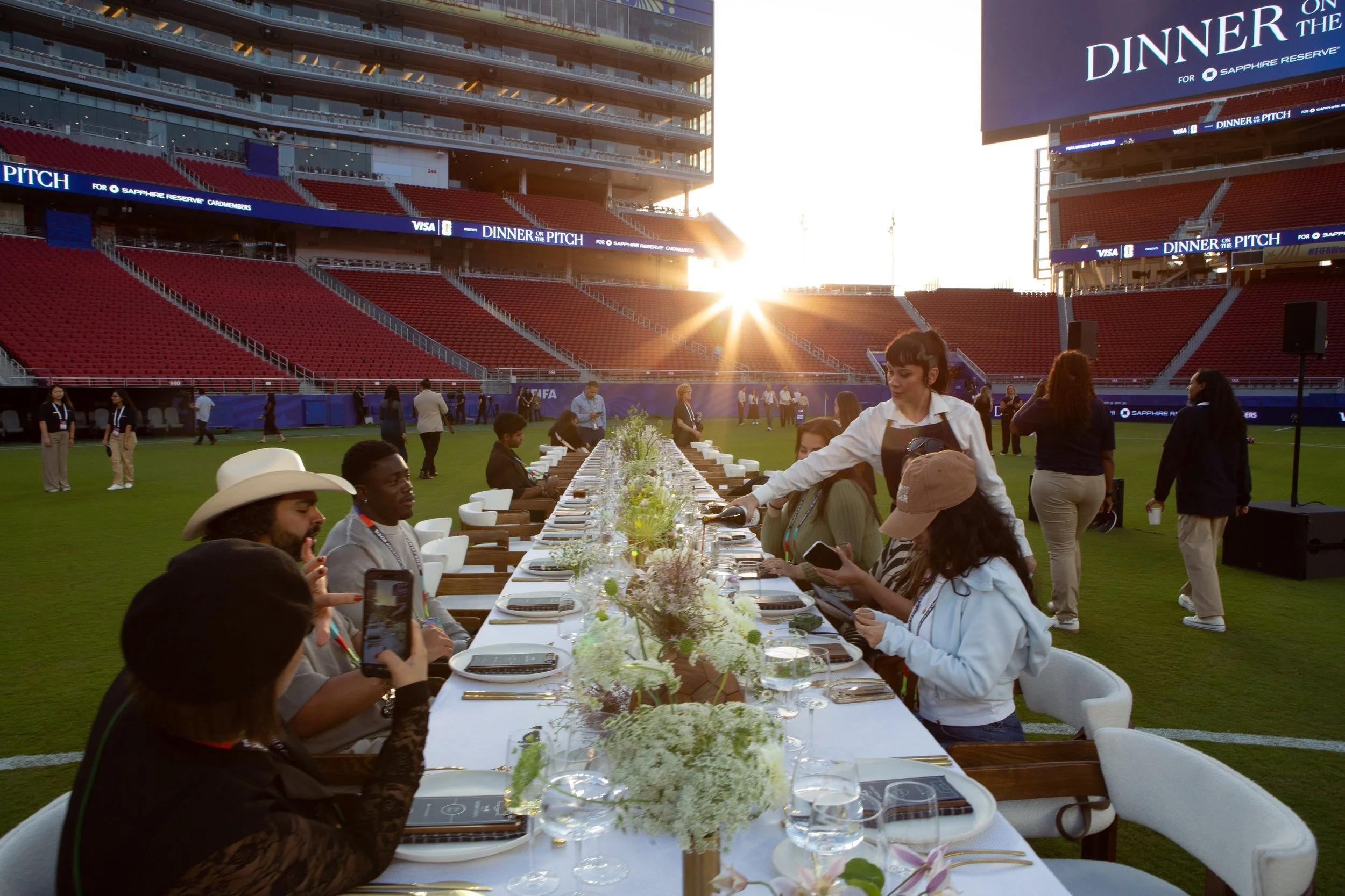 Dinner on the Pitch, Guests at the table