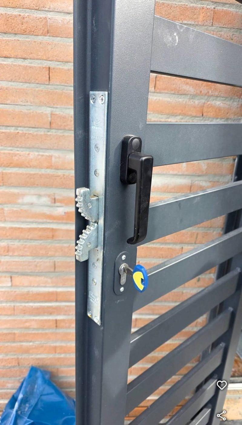 Intervento su serrature e porte – Fabbro Davide, Roma