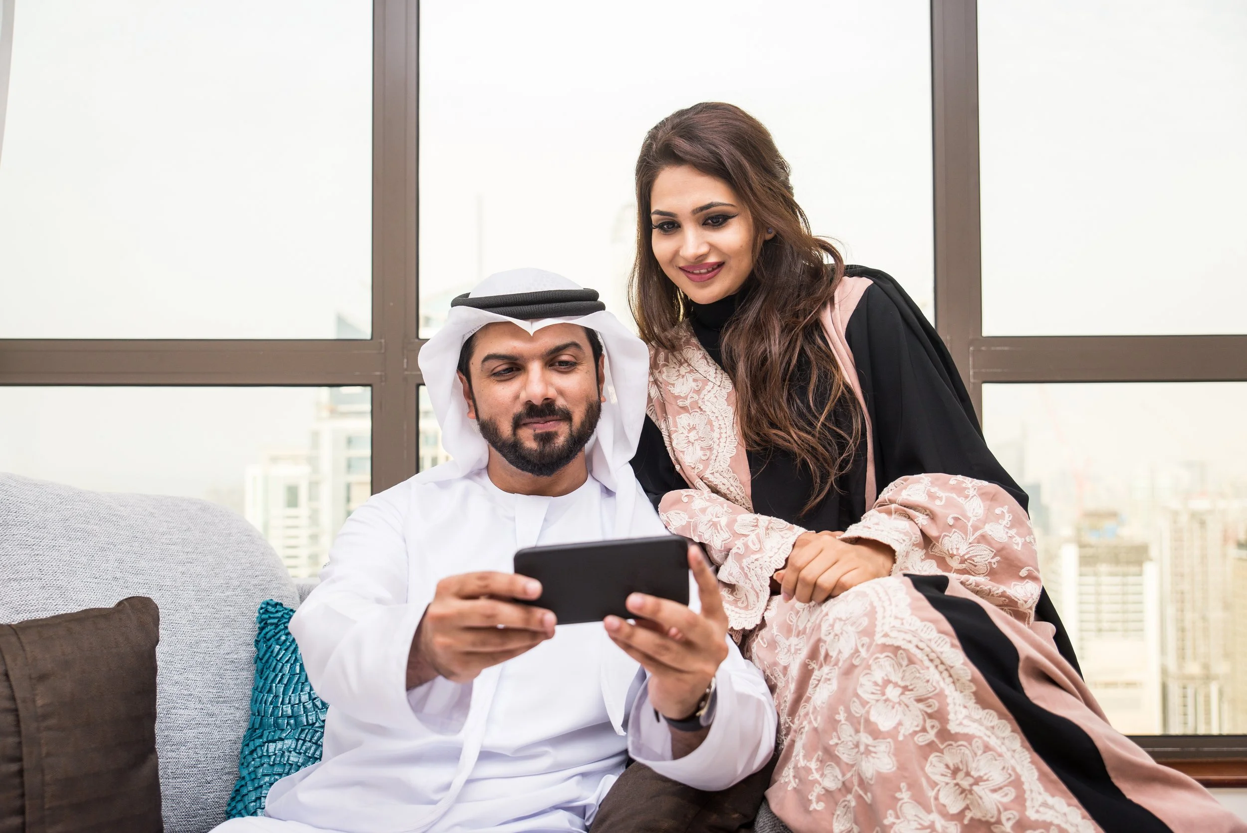 GCC couple discovering AuctioNin